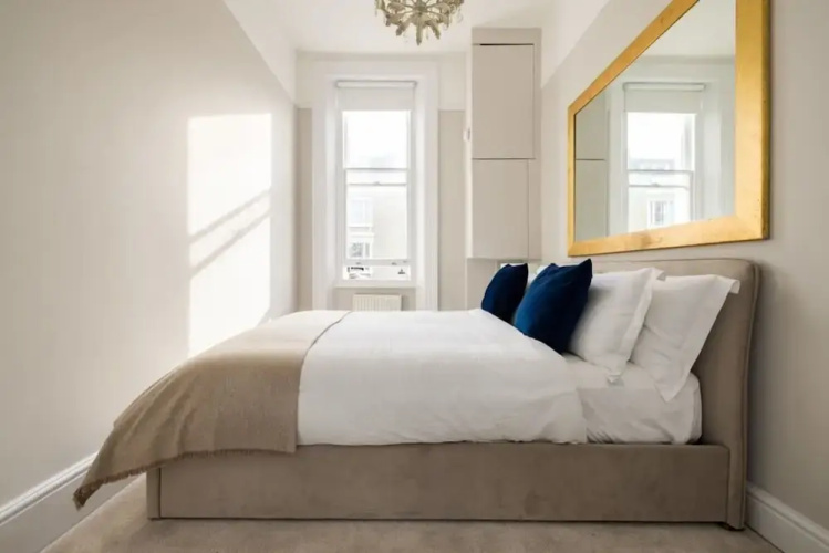 Chic Sunlit Earls Court Flat
