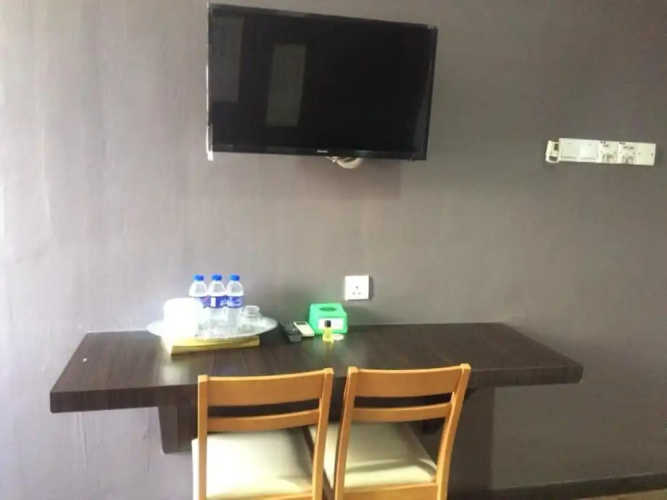 Room V at Jalan Jenang