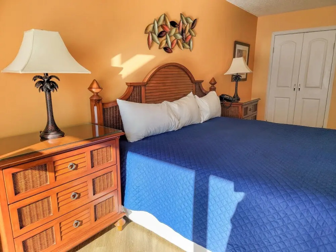 904 South Hampton 2 Bedroom Condo