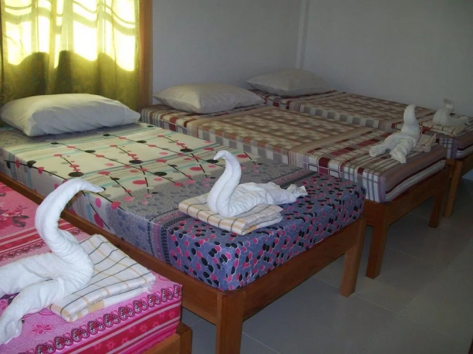 Charm Guest House - Hostel