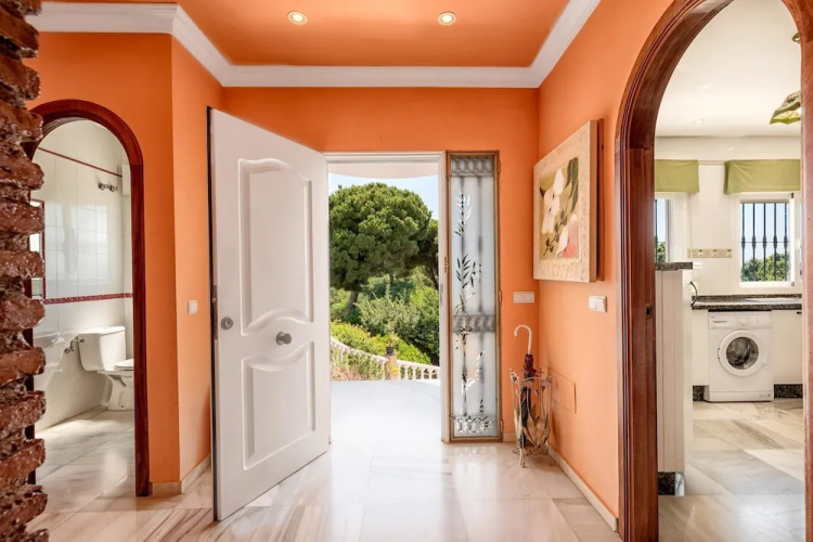 Villa Soleada Calahonda by Rafleys