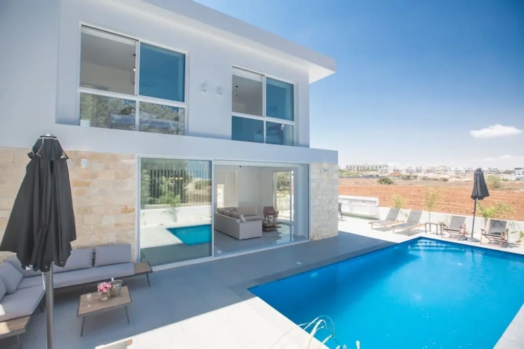 4 Bedrooms Villa with garden view