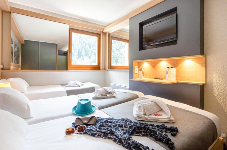 Standard Triple room