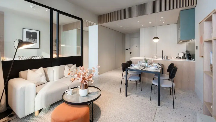 Charming 1BR w Balcony in Business Bay