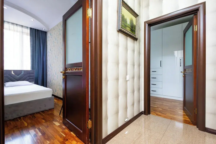 Apartment by Luxe Group DI777