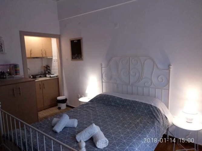 Modern ideally located studio apartment
