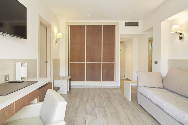 Invisa Hotel Cala Blanca photo 6