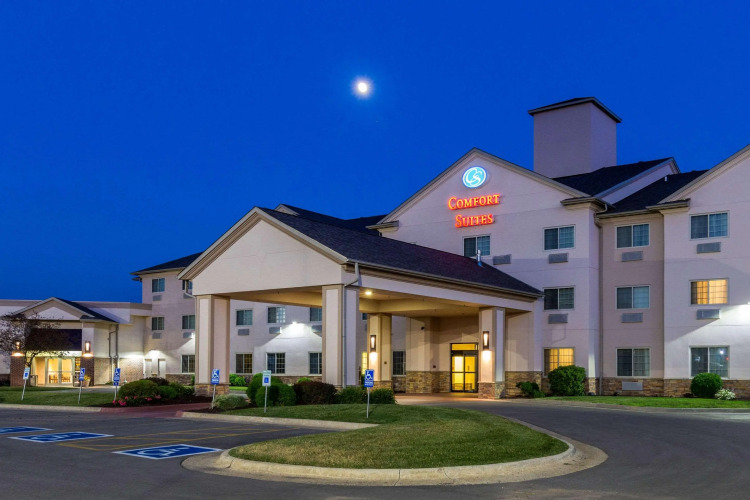 Comfort Suites BurlingtonOver view