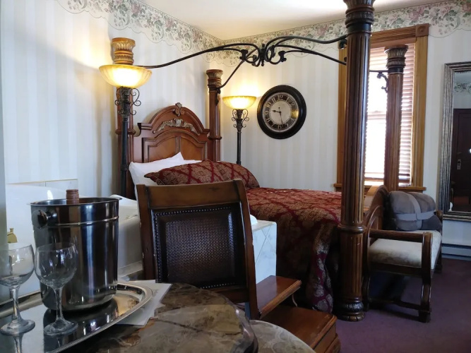Thayer's Historic Bed n' Breakfast