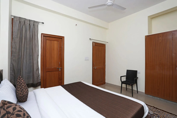 Urvi Apartments by OYO Rooms