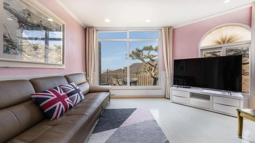 2 Bedrooms Villa
