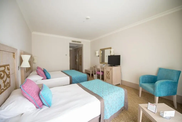 Standard Double Room with partial sea view