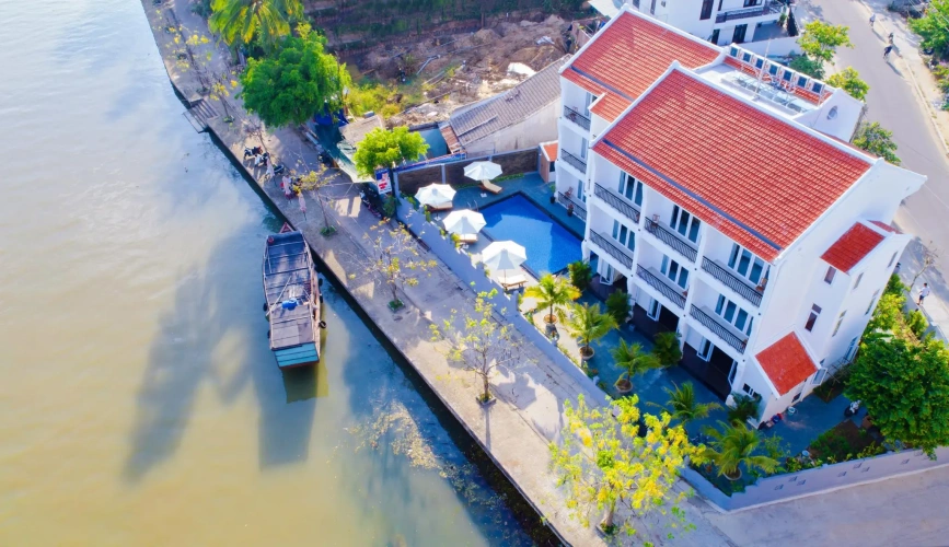 Deluxe Double room with balcony and with pool view