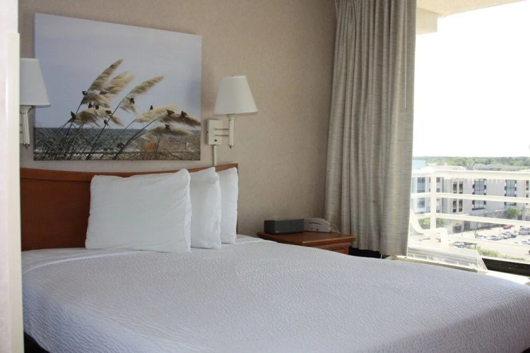 Four Sails Resort