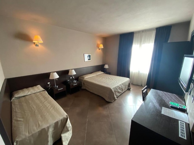 Standard Triple room