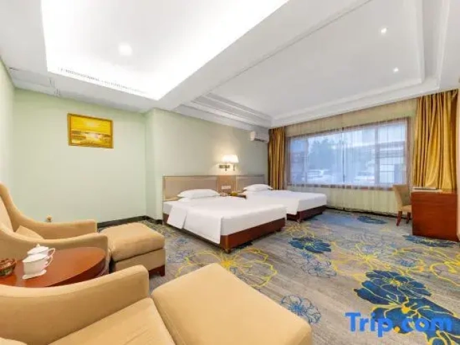 Standard Twin room with garden view