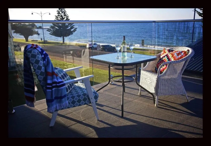 2 Bedrooms Family Apartment with sea view