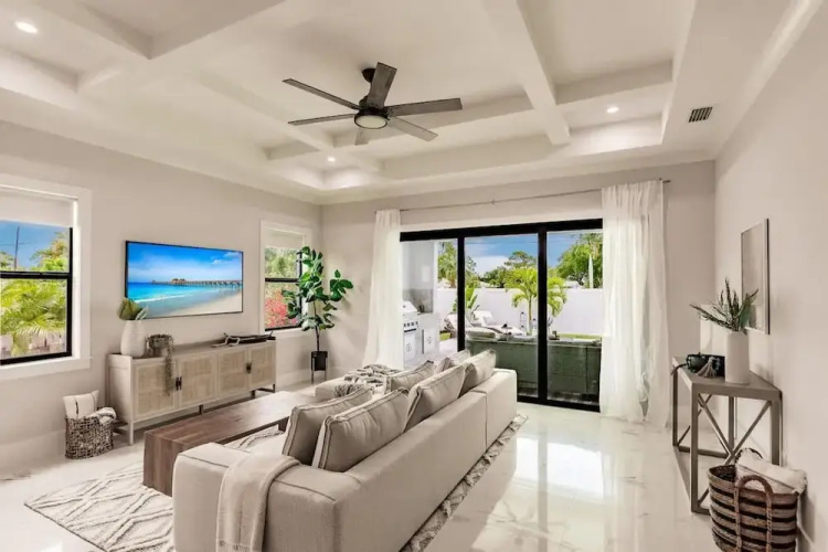 Luxurious Naples 4BR w Pool by Vanderbilt Beach