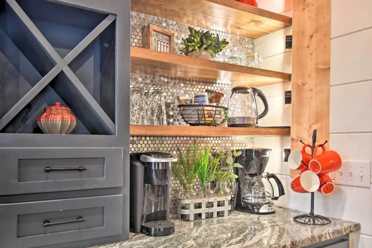 Modern Broken Bow Cabin: Large Deck, BBQ & Pergola
