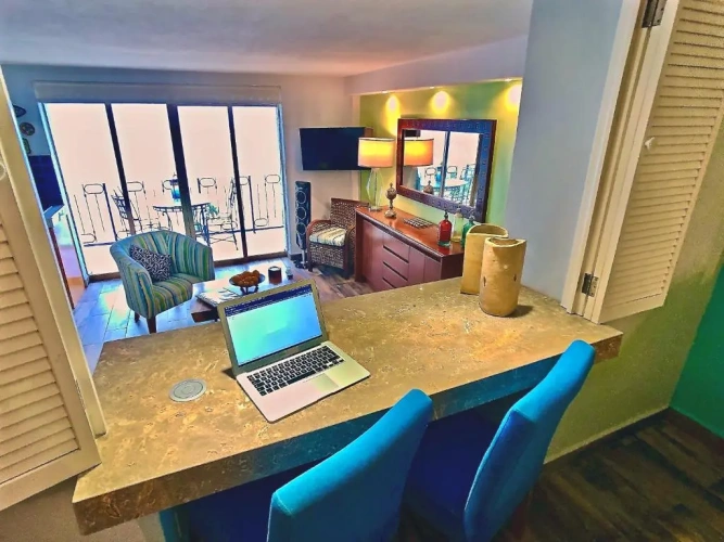 Apartment with balcony and with sea view