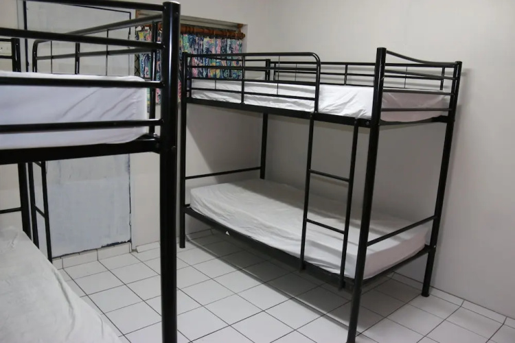 Waterfront Backpackers - Hostel
