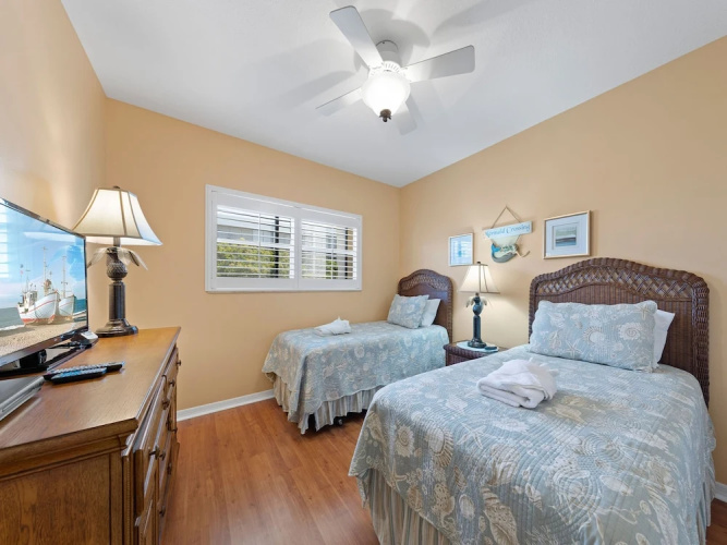Hibiscus Pointe