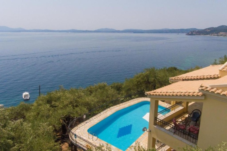 3 Bedrooms Villa