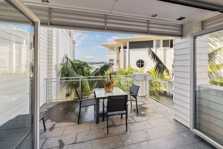 2 Bedrooms Apartment with partial sea view