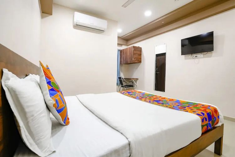 Fabhotel Royal Paradise