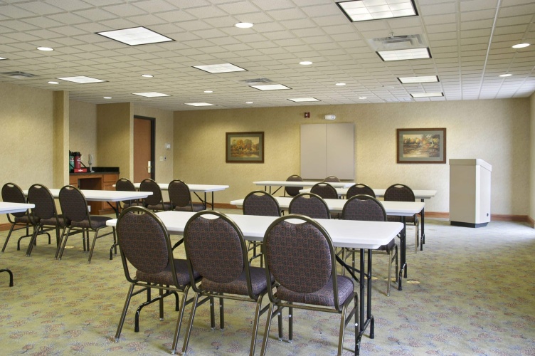 Baymont By Wyndham Greensboro/Coliseum photo 17