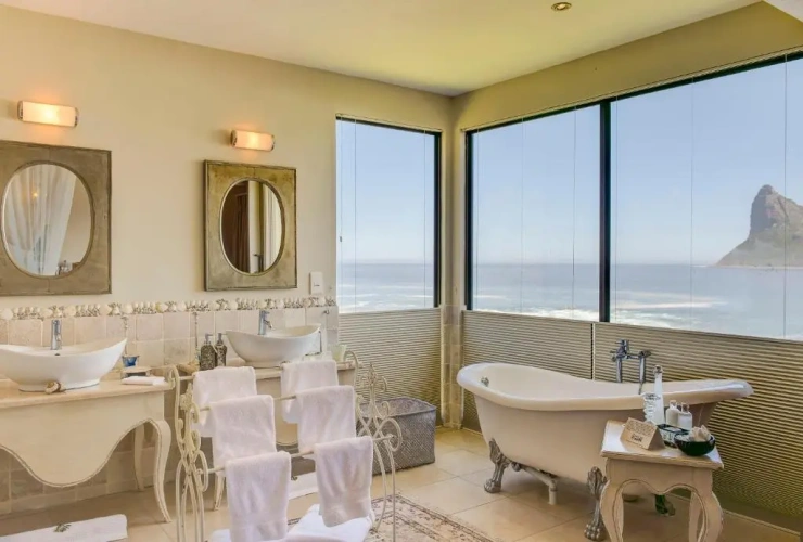 2 Bedrooms Suite with balcony