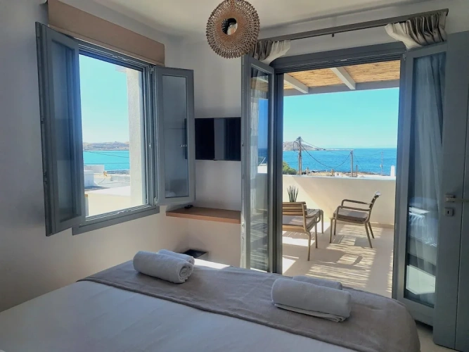 Apartment with balcony and with sea view