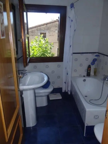 4 Bedrooms Cottage