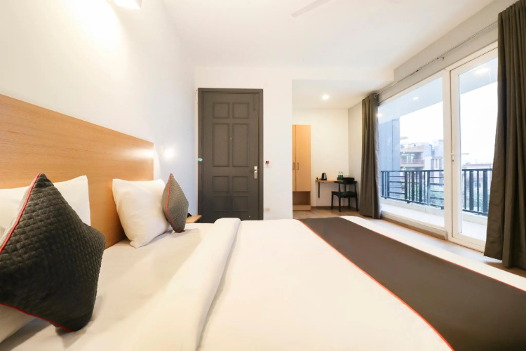 OYO Townhouse 588 Noida Sector 71