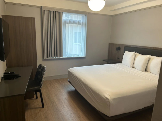 Melrose Hotel