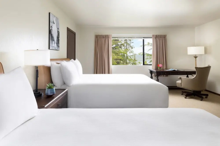Salmon Falls Resort