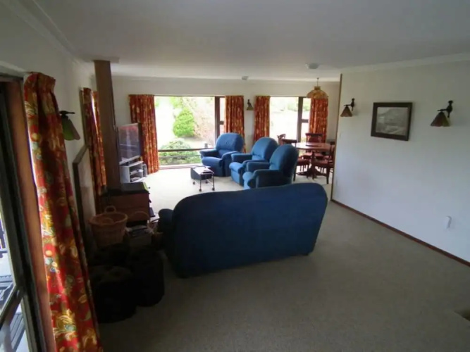 5 Chalet Cres