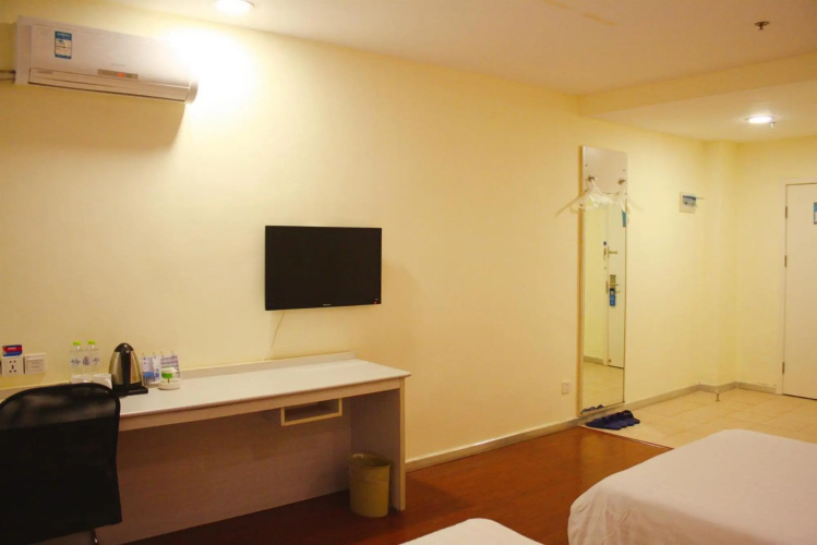 HanTing Hotel (Weihai High-speed Railway Station Qilu Mall)