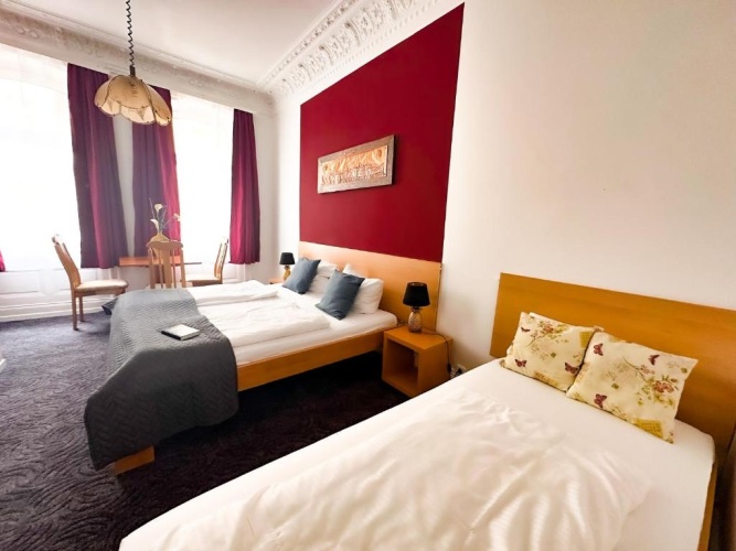 Standard Triple room