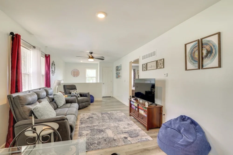 2 Bedrooms Apartment