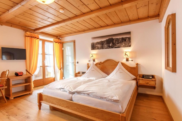 Standard Triple room with mountain view