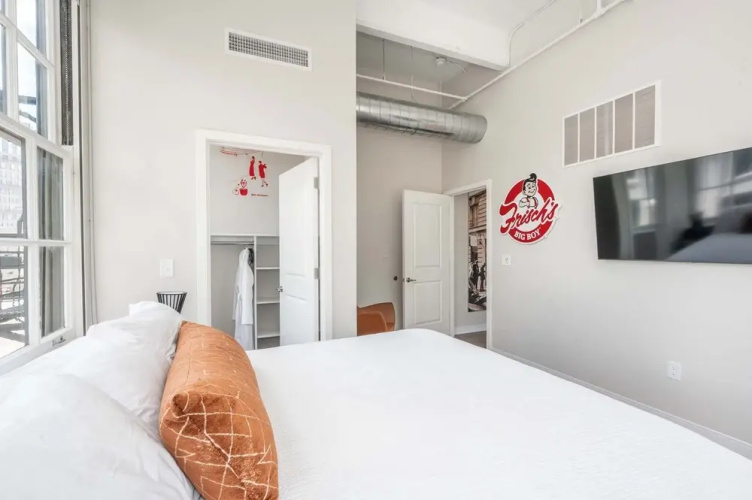 The 333 Suites 203 - Stay for 6