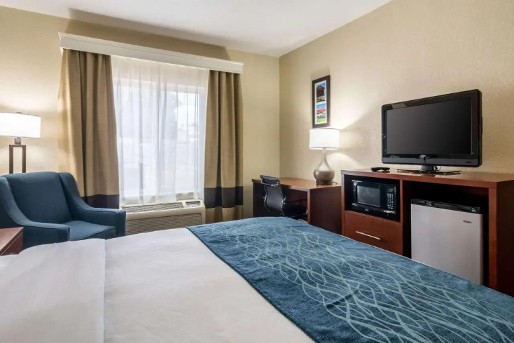Holiday Inn Exp Stes Hannibal