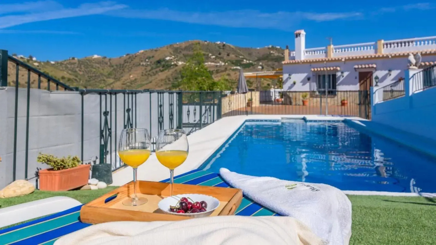 Villa José Andrés Torrox by Ruralidays