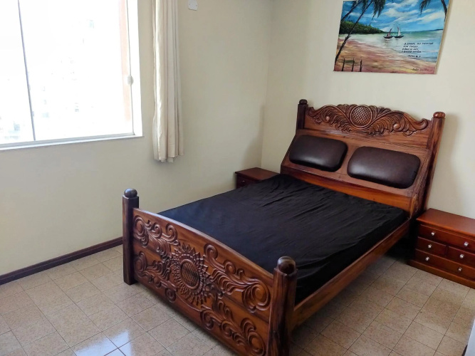 Apartamento vista para o mar, com suíte, elevadores e garagem