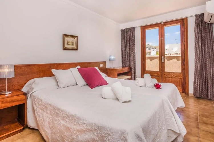 2 Bedrooms Apartment with garden view