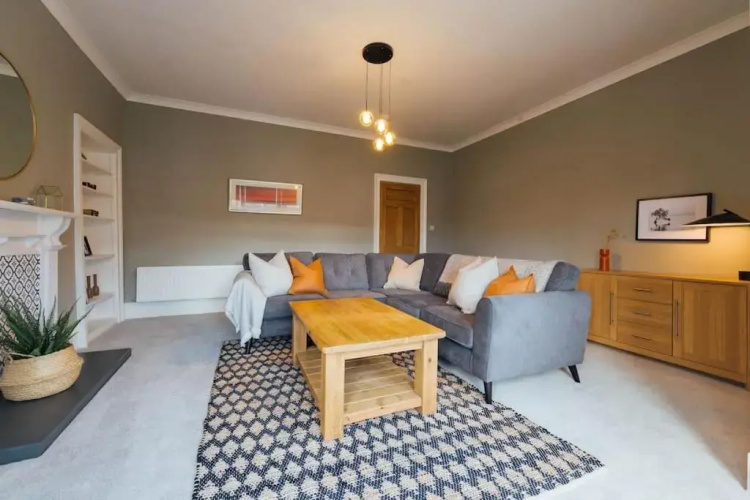 The Riverside Apartment (free parking)