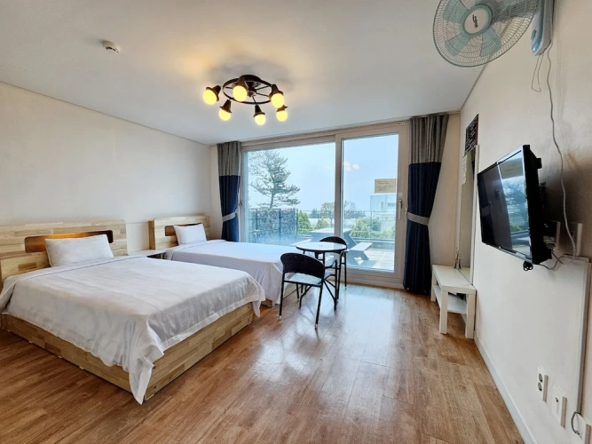 Standard Twin room with balcony