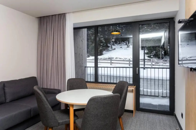 Bright Cozy Apartment For 4