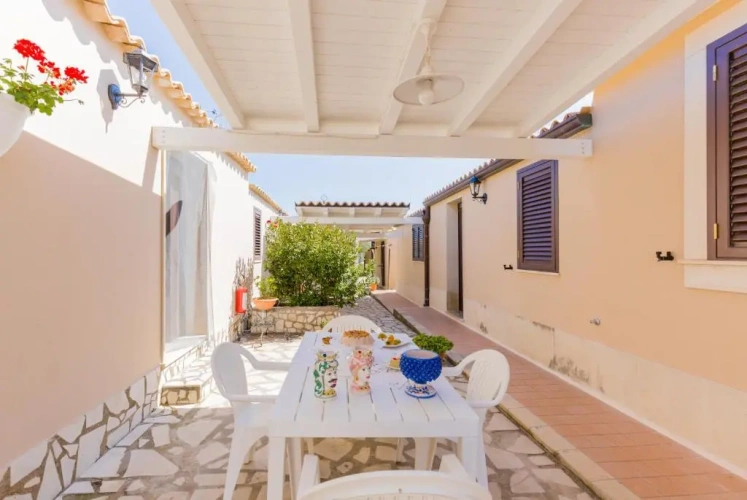 2 Bedrooms Cottage